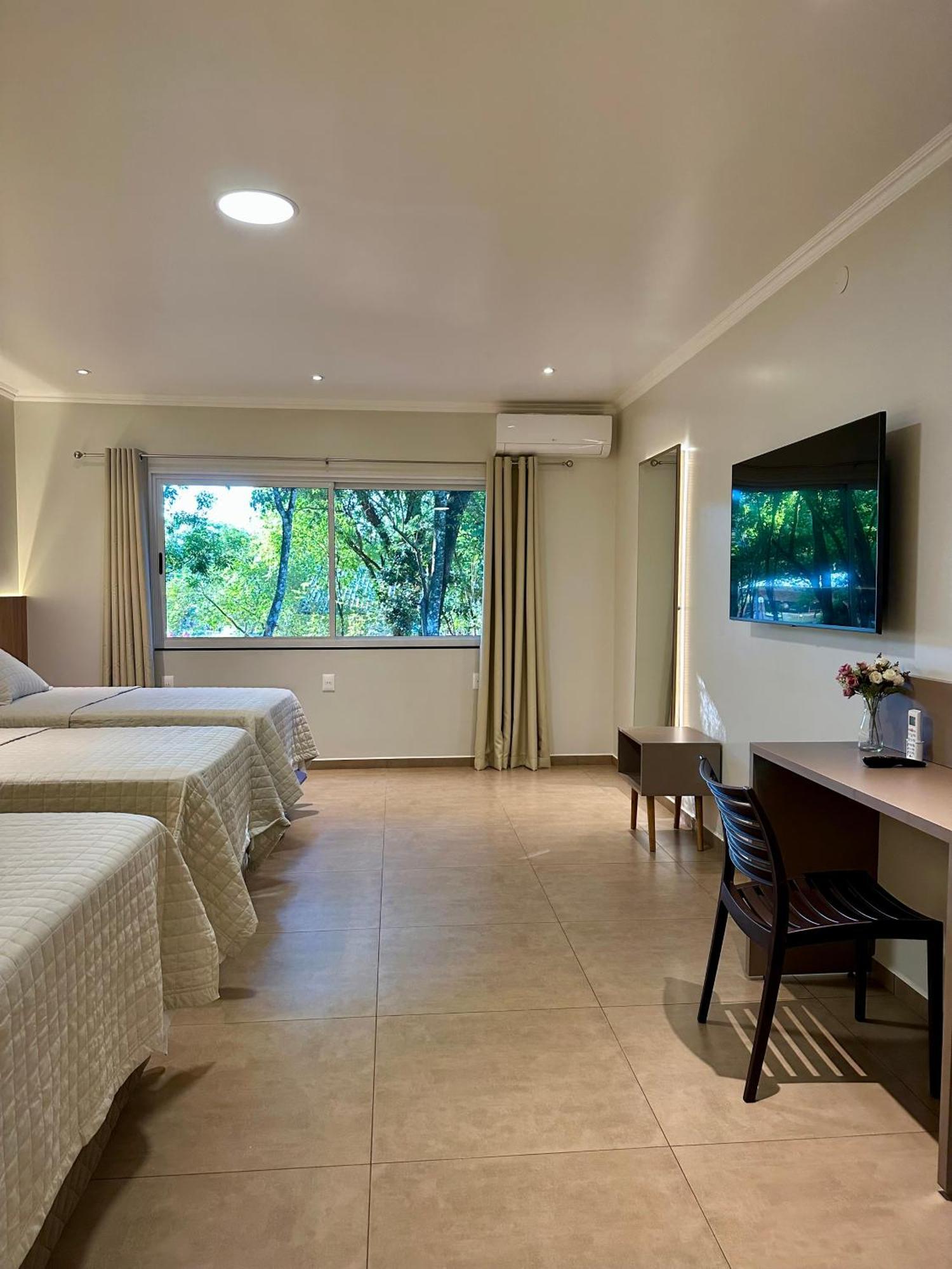 Parque Hotel Manantial Hohenau Exterior photo