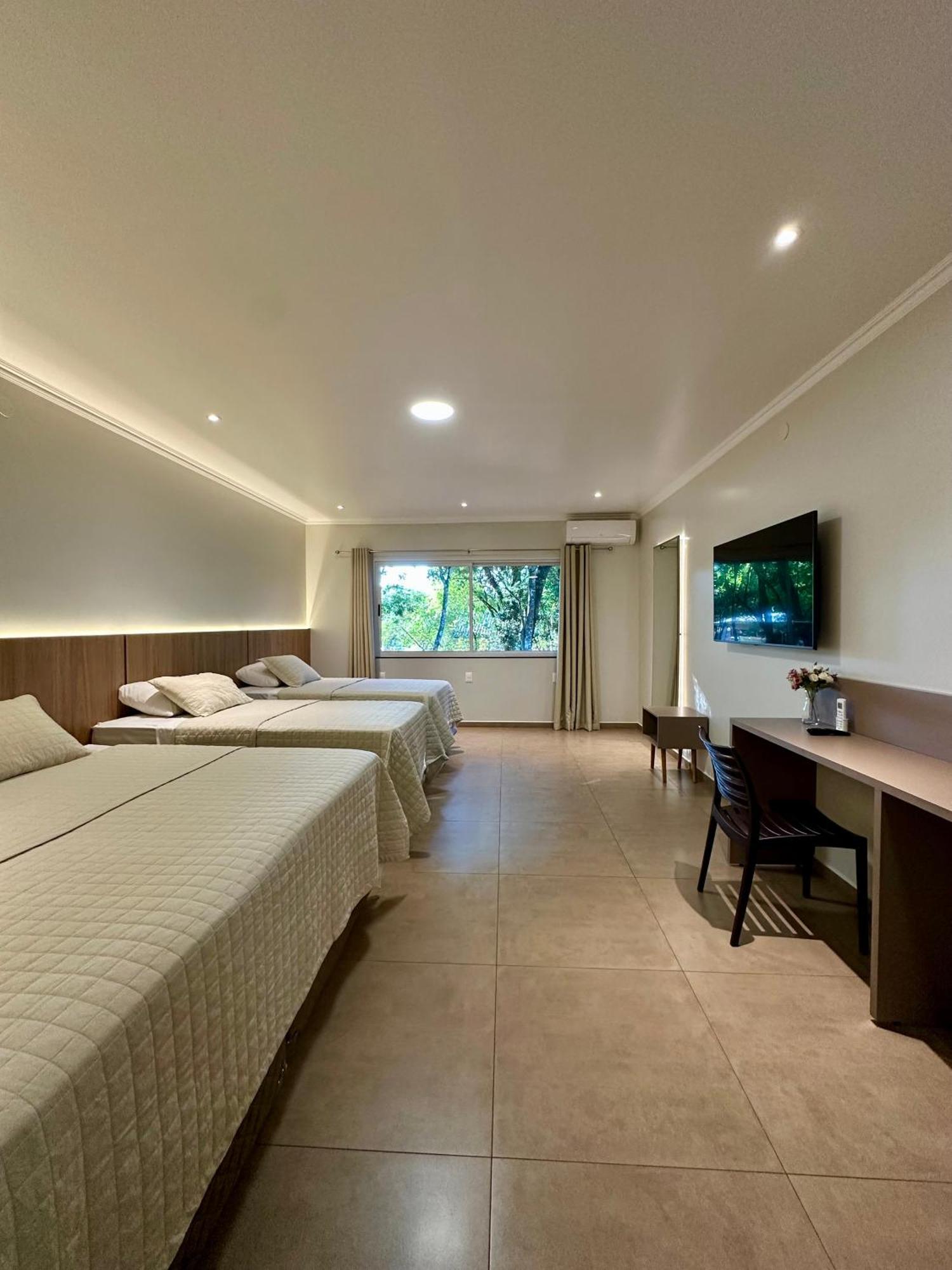 Parque Hotel Manantial Hohenau Exterior photo